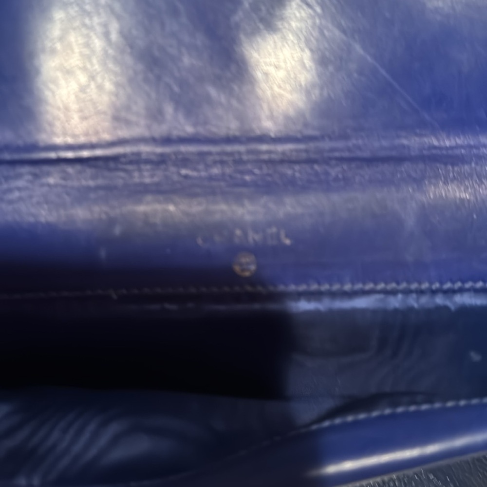 CHANEL Navy Blue Crossbody Bag with Gold Chain - Picture 11 of 16